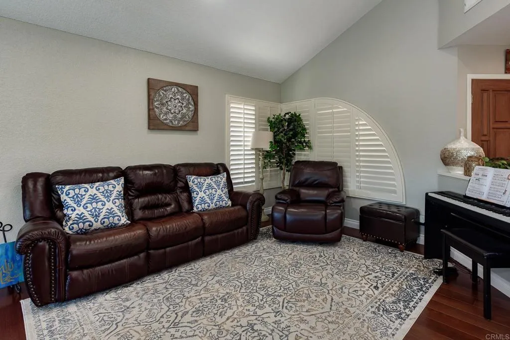 https://cdn.realtyfeed.com/cdn/127/306728631/b5d5b0172c5c79ba884fb54f21420c75.webp