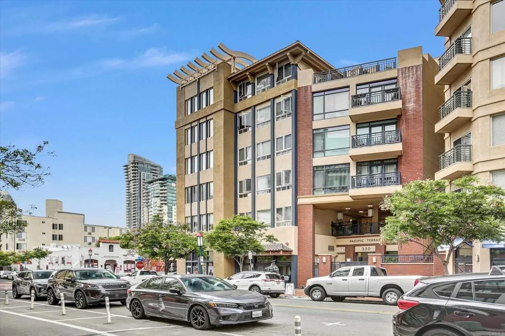 https://cdn.realtyfeed.com/cdn/127/306728633/17f214d51b354a002fdbec4692b3bd80.webp