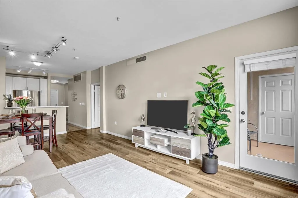 https://cdn.realtyfeed.com/cdn/127/306728633/3b27a5e4b396de9f4c56cd096be64ec3.webp