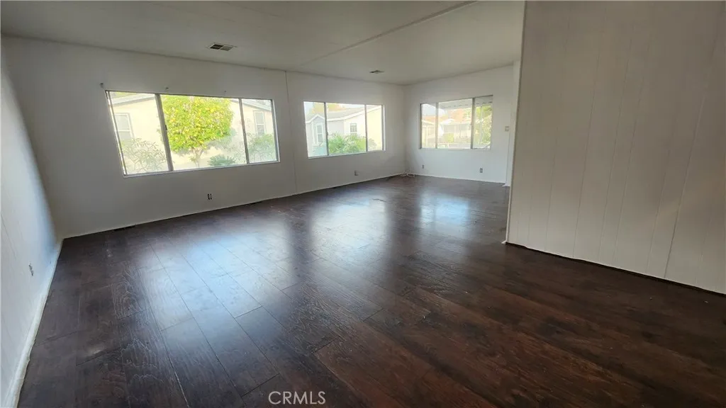 https://cdn.realtyfeed.com/cdn/127/306728670/8d21693c402696c4238f7288bf6e15e0.webp