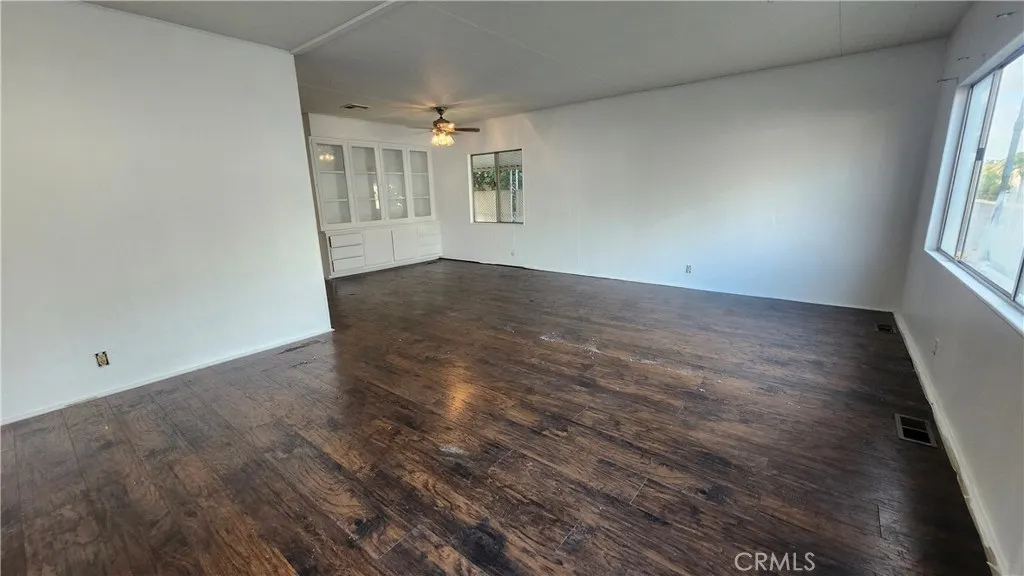 https://cdn.realtyfeed.com/cdn/127/306728670/ee65f90ccfc13c9e62a10f845bde9d6f.webp