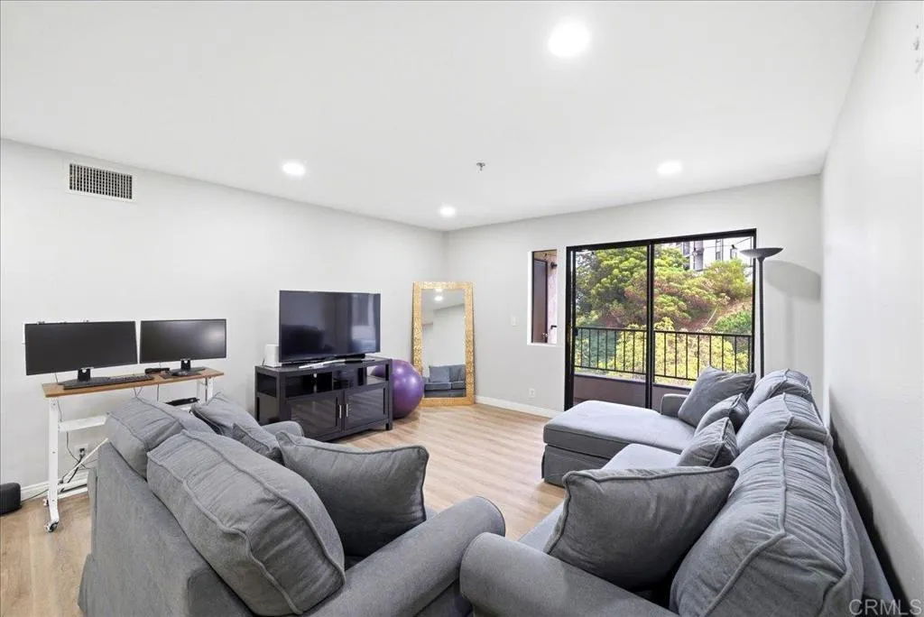 https://cdn.realtyfeed.com/cdn/127/306728695/5e8c7dc2cc9b7d82ec2034ade3a741a0.webp