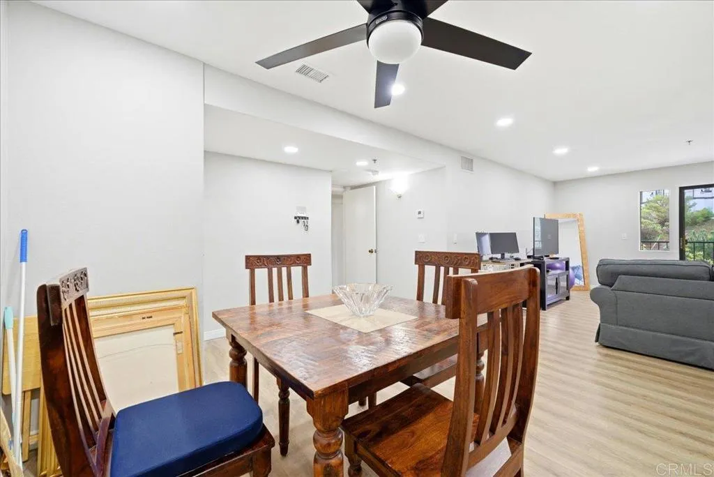 https://cdn.realtyfeed.com/cdn/127/306728695/b073b7e3e503a69c9e2d3b62a732b0a7.webp