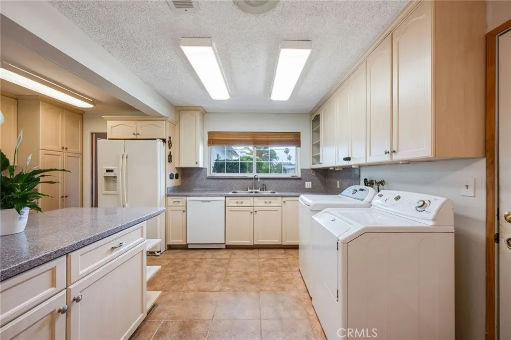 3657 Conejo Drive, San Bernardino, CA 92404 - Photo 5 of 27, San Bernardino, CA