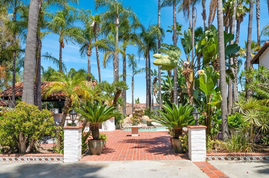 https://cdn.realtyfeed.com/cdn/127/306728721/00437c15c8748d26f75dbadc449fed96.webp