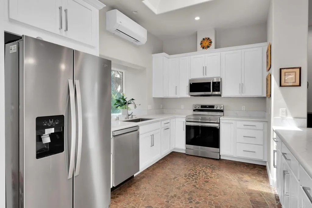 https://cdn.realtyfeed.com/cdn/127/306728721/03d56ada2904c86ab7cd17a80af87499.webp