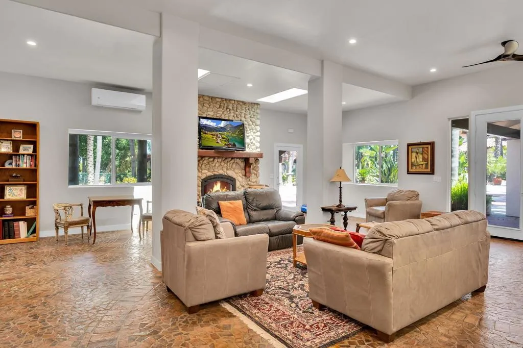 https://cdn.realtyfeed.com/cdn/127/306728721/3ac40fe10cea74f1199dedda3a56407c.webp