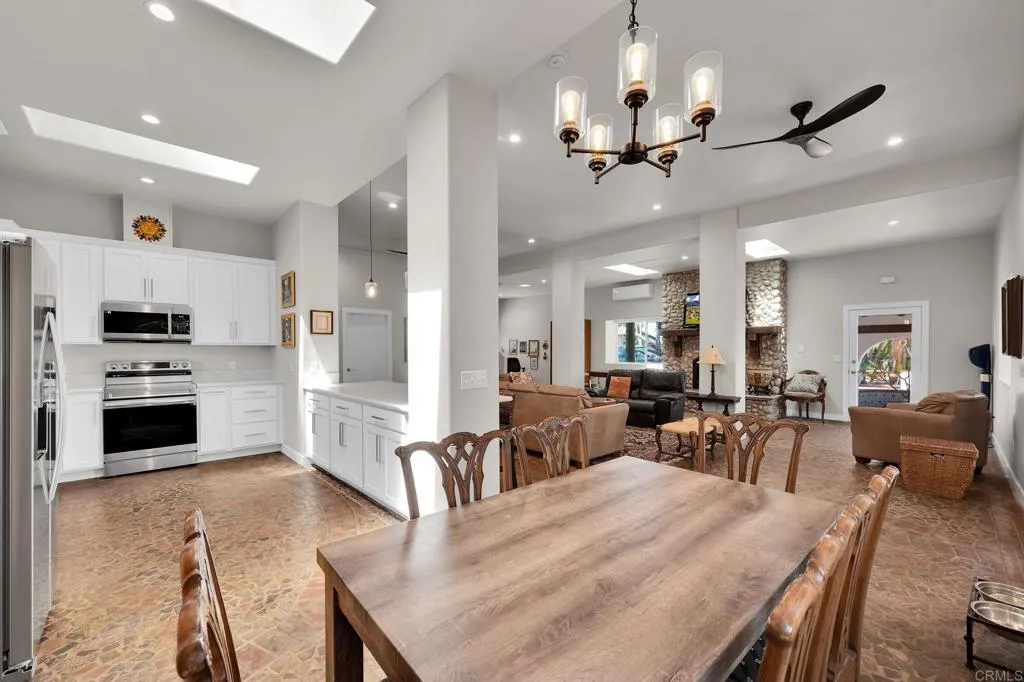 https://cdn.realtyfeed.com/cdn/127/306728721/d966fdcc49b0d57c432056c24fe25869.webp