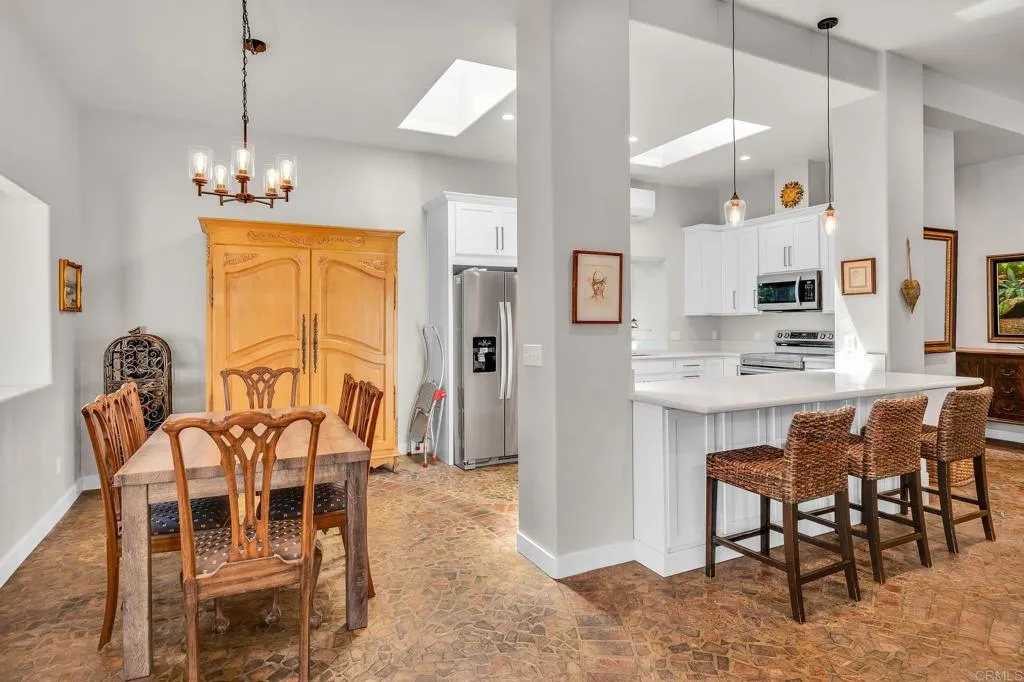 https://cdn.realtyfeed.com/cdn/127/306728721/fa52833be642f77ae164bc40ce4ce534.webp