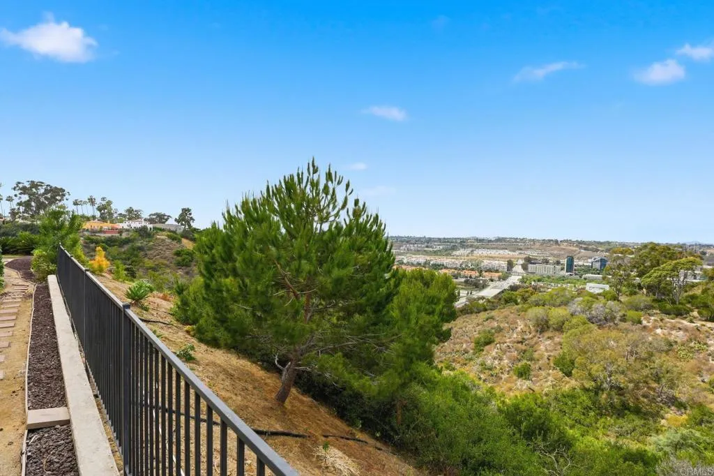 https://cdn.realtyfeed.com/cdn/127/306728724/bfe79c4d3cd9a8c5d63ac066e133f6a6.webp