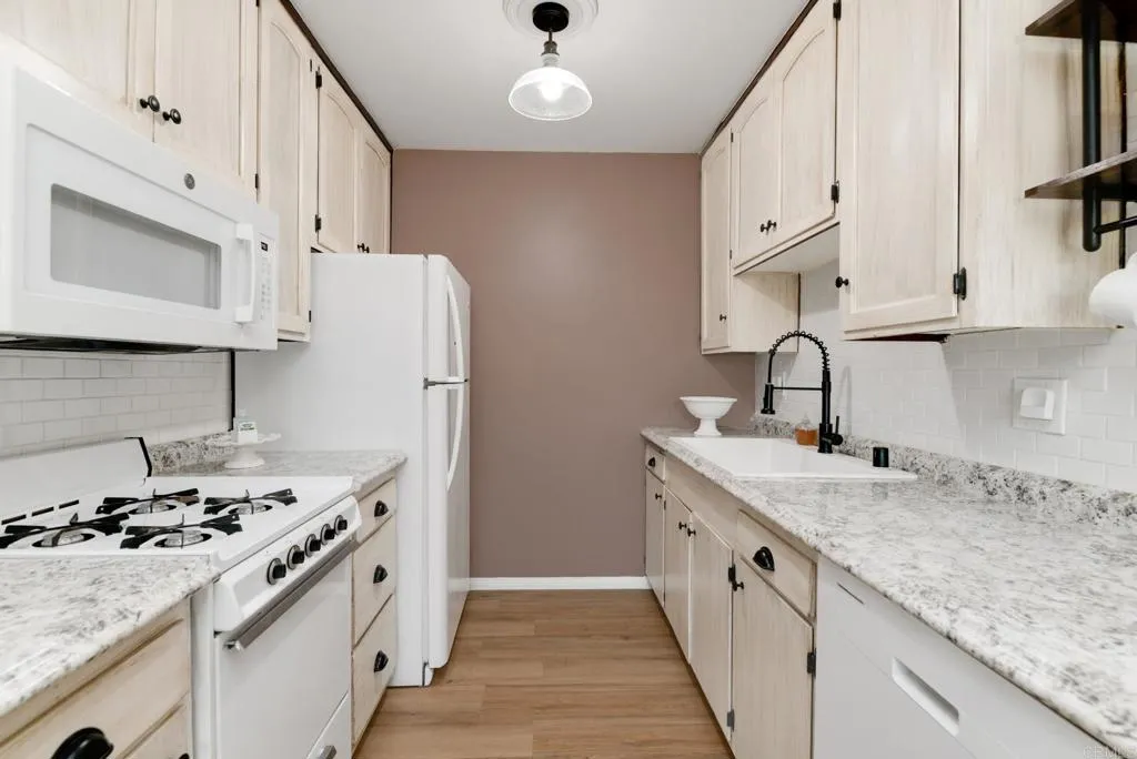 Photo #12: PTP2604048 Listing: Photo #12