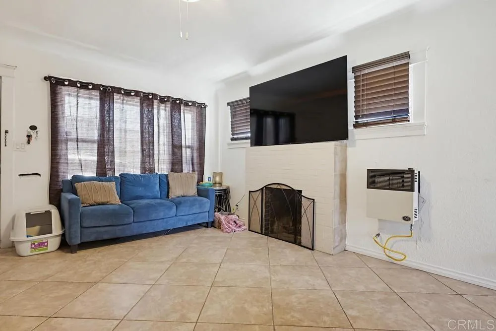 https://cdn.realtyfeed.com/cdn/127/306728760/8189bc02da414a72443b665afbb497ee.webp