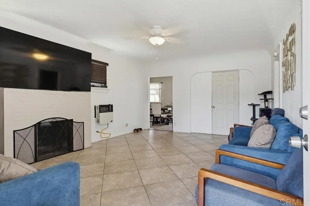 https://cdn.realtyfeed.com/cdn/127/306728760/ec53ed43240681adfb4646399081d7f5.webp