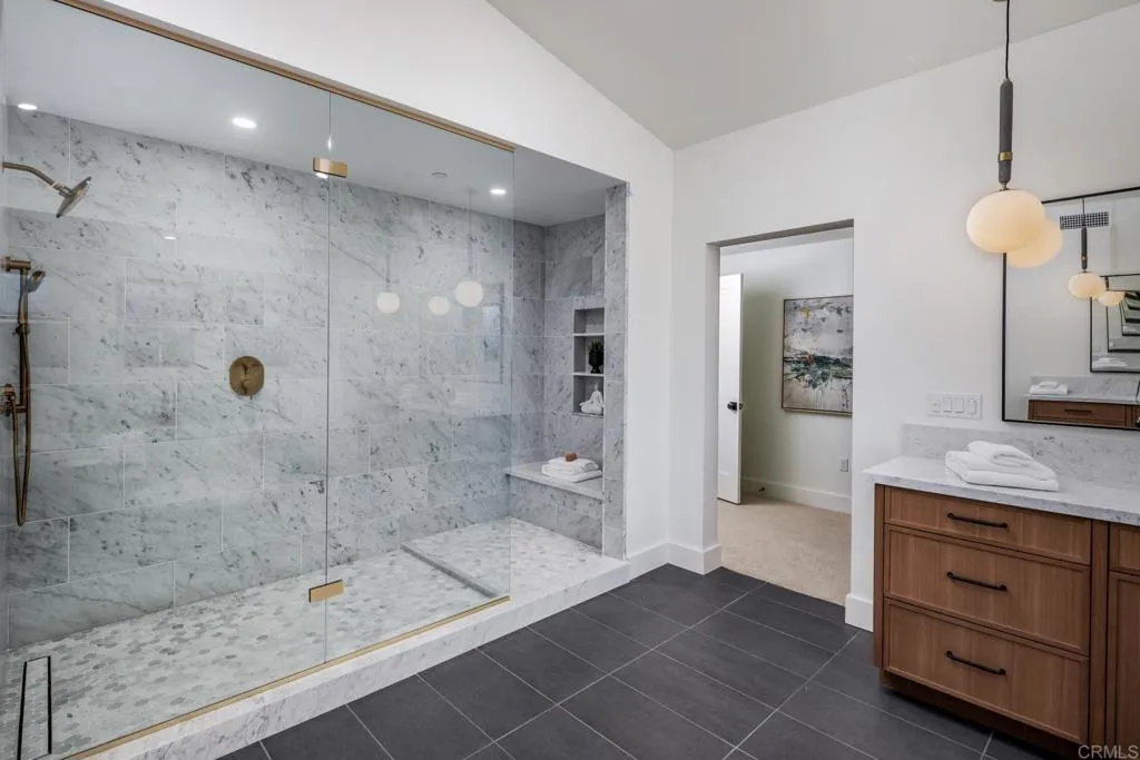 https://cdn.realtyfeed.com/cdn/127/306728766/68fec3029afdf91ca989f53956e7dfc9.webp