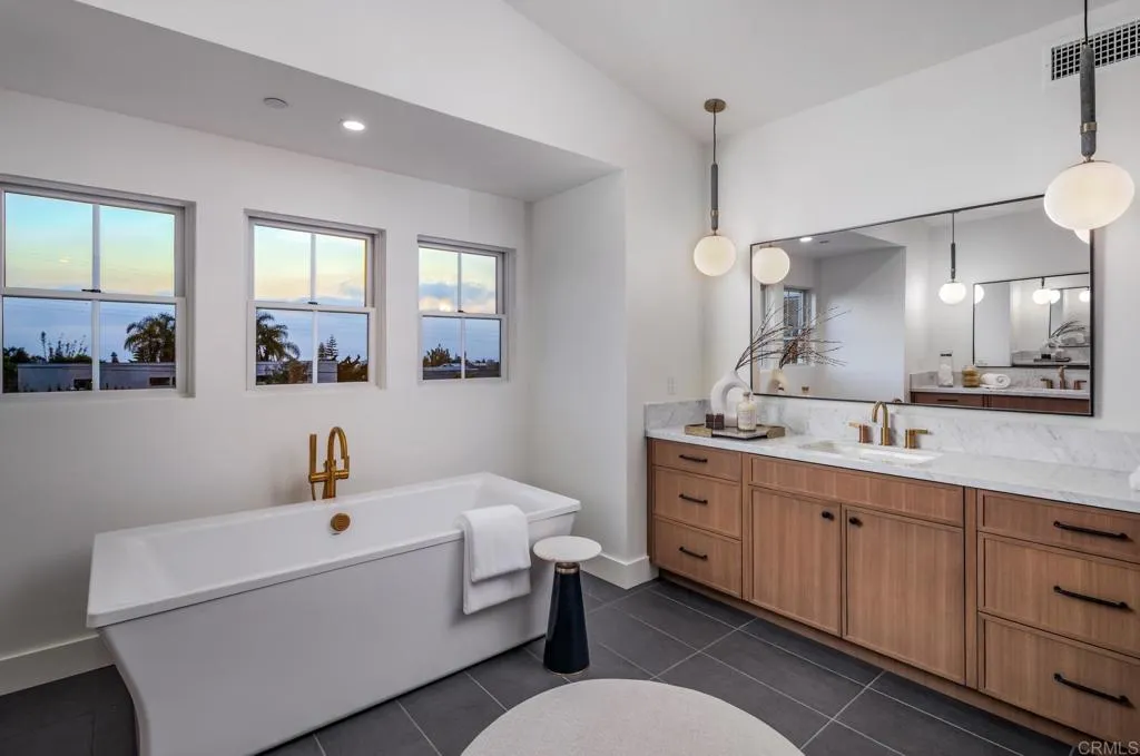 https://cdn.realtyfeed.com/cdn/127/306728766/7cc6ab76818e91a5c42487f1cdd10cbb.webp
