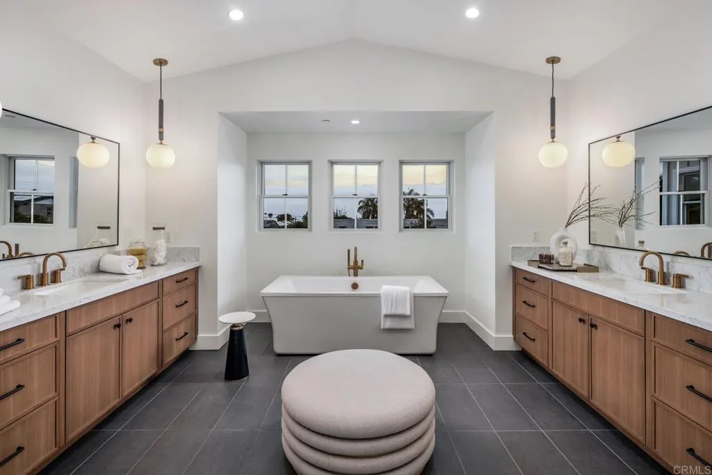 https://cdn.realtyfeed.com/cdn/127/306728766/f09771a24cef3032439ebf37e3525c10.webp