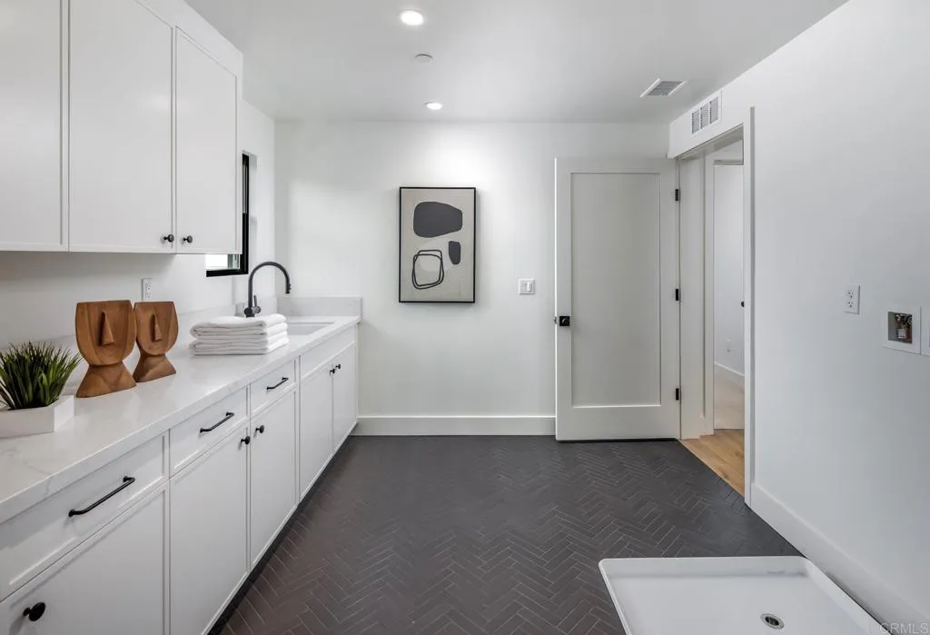 https://cdn.realtyfeed.com/cdn/127/306728797/162efe0f0278f90bc0cc56d5121b6a3d.webp