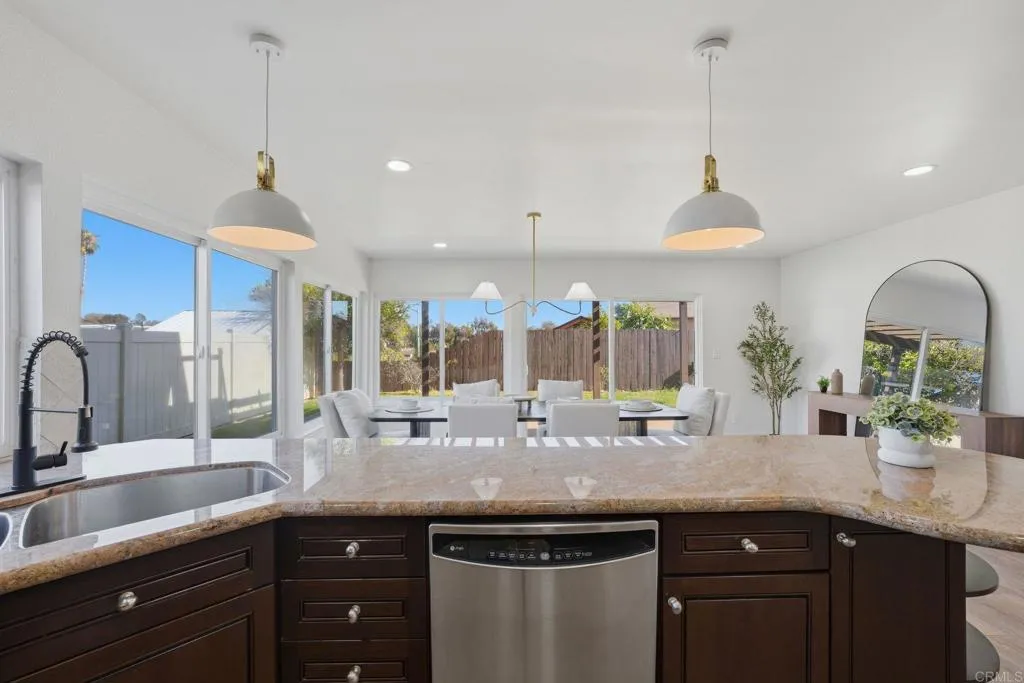 https://cdn.realtyfeed.com/cdn/127/306728804/e5fb0b779e302dd96b3d808052cb48c9.webp