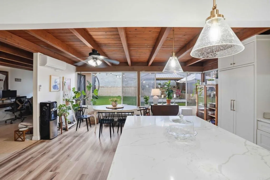 https://cdn.realtyfeed.com/cdn/127/306728966/7e9c42237872b0eb0fd050fa9ea82b5f.webp