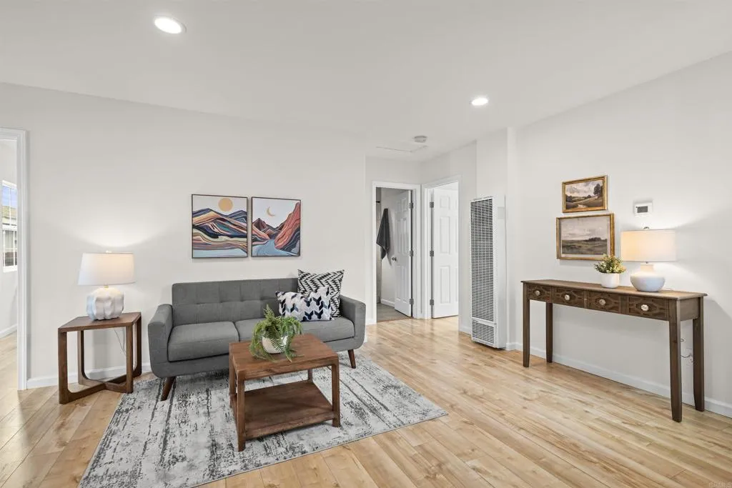 https://cdn.realtyfeed.com/cdn/127/306728977/30aa8d812fb6a8340618565ff8c90006.webp