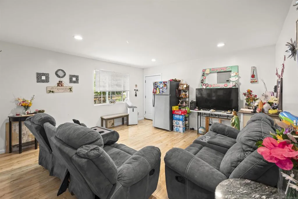 https://cdn.realtyfeed.com/cdn/127/306728977/61c6fa4d16c6d46308953830a76892c2.webp