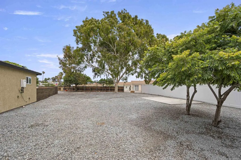 https://cdn.realtyfeed.com/cdn/127/306728977/64a3a9069d25ef23e2755680a4cbc730.webp
