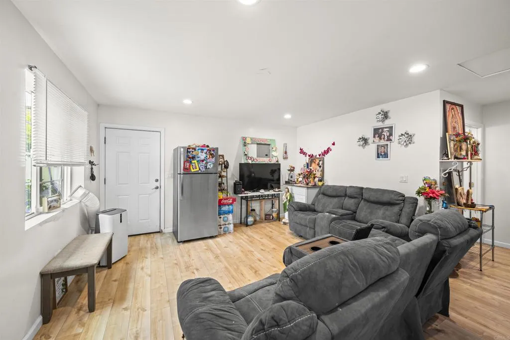 https://cdn.realtyfeed.com/cdn/127/306728977/7fbb2700a93993f1d31cb7ce99140668.webp