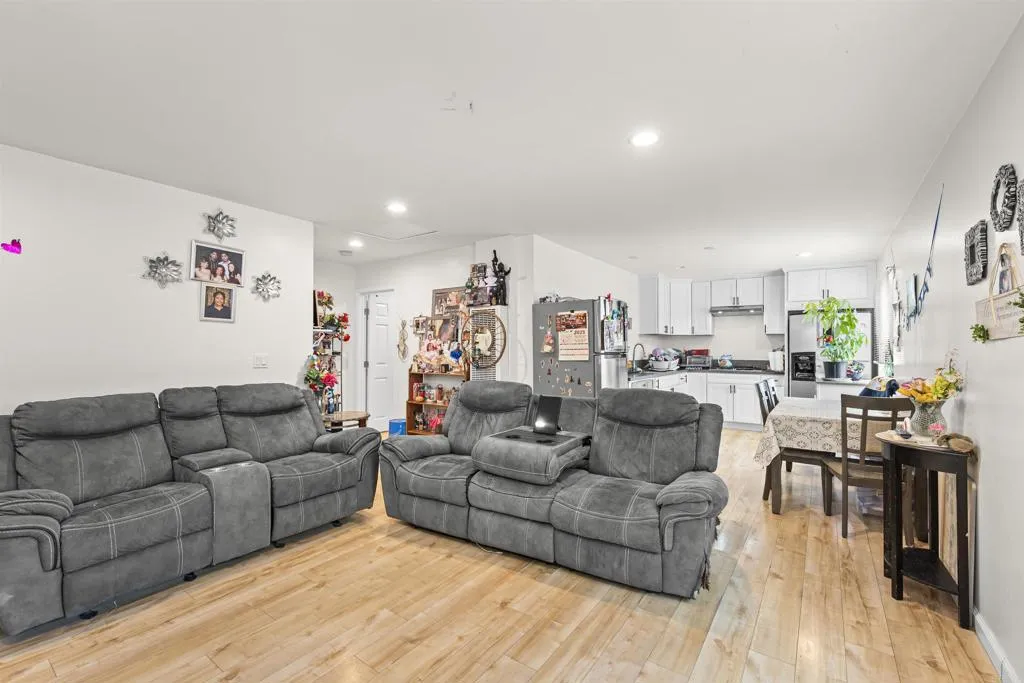 https://cdn.realtyfeed.com/cdn/127/306728977/a70cc5fb0c995eef48c39b2776b6761e.webp