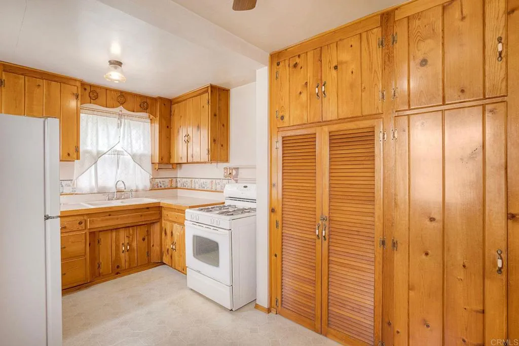 https://cdn.realtyfeed.com/cdn/127/306729000/53d6b1a5d570b13bea04fc8b0d281c60.webp