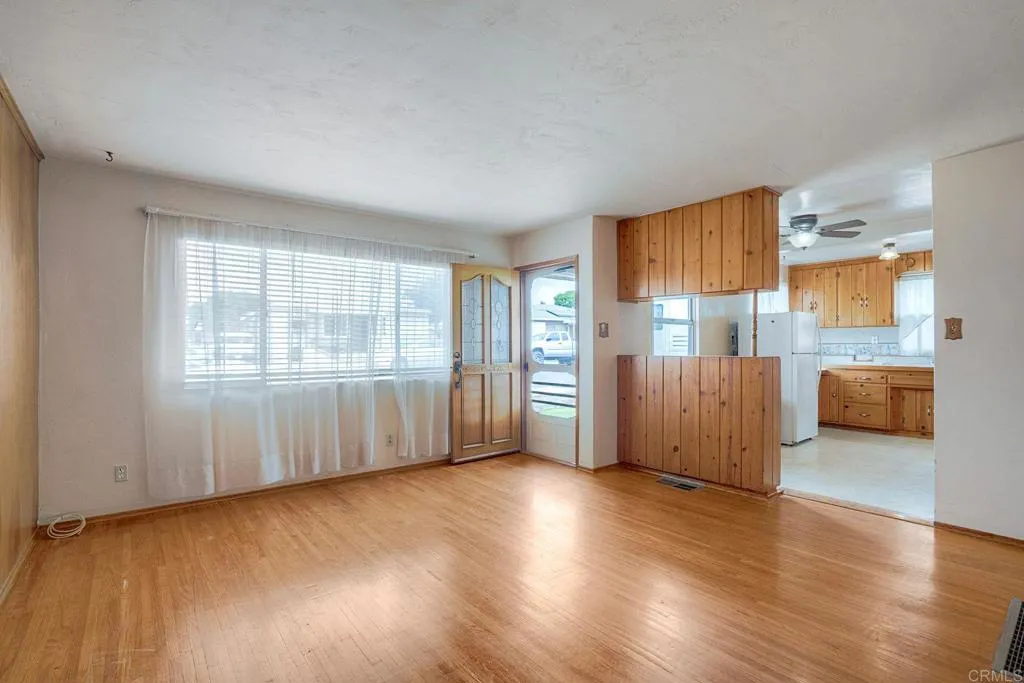 https://cdn.realtyfeed.com/cdn/127/306729000/e91977cfea2011b3a8c1b3f4ae0e8309.webp