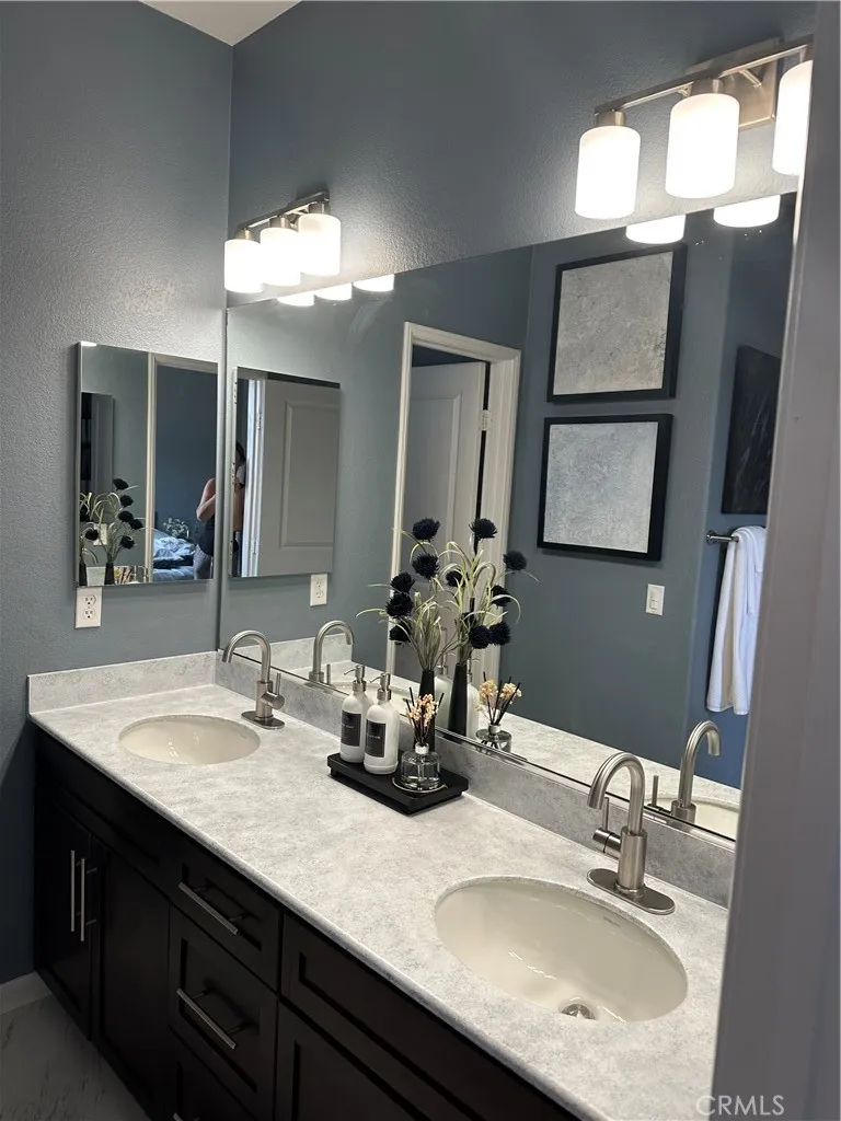https://cdn.realtyfeed.com/cdn/127/306729053/0a6220e8ff6f1eb2c6f5e32c3ebc68ec.webp