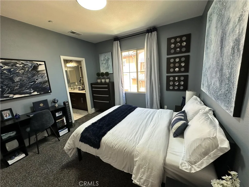 https://cdn.realtyfeed.com/cdn/127/306729053/24f3f5aae0bdda0aca469f40fc21998d.webp