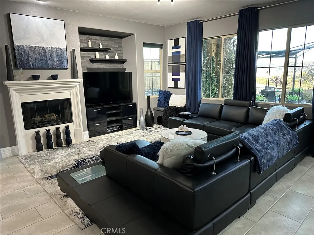 https://cdn.realtyfeed.com/cdn/127/306729053/29d1dff68c8e4ce9e5d378f7198940ee.webp