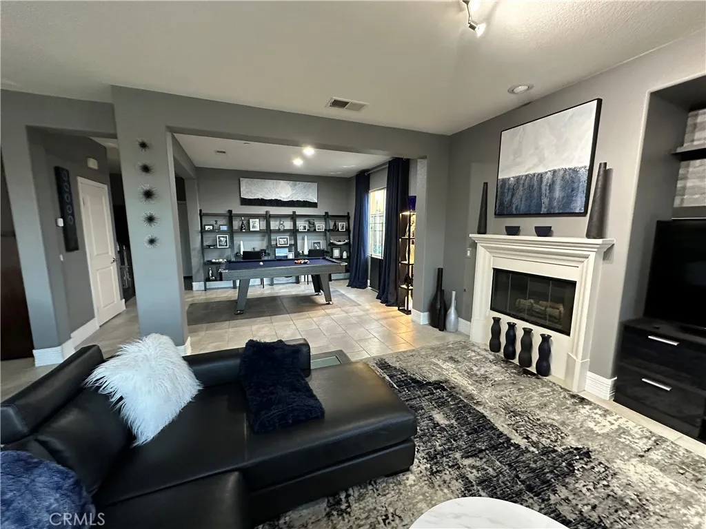 https://cdn.realtyfeed.com/cdn/127/306729053/8aa9552ad723e5c414df22cbf1b166a6.webp