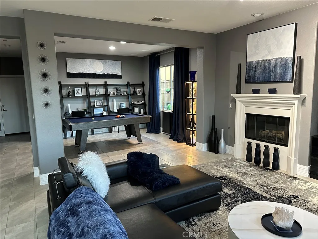 https://cdn.realtyfeed.com/cdn/127/306729053/95571140532f56908f5d2b254aeb94e2.webp