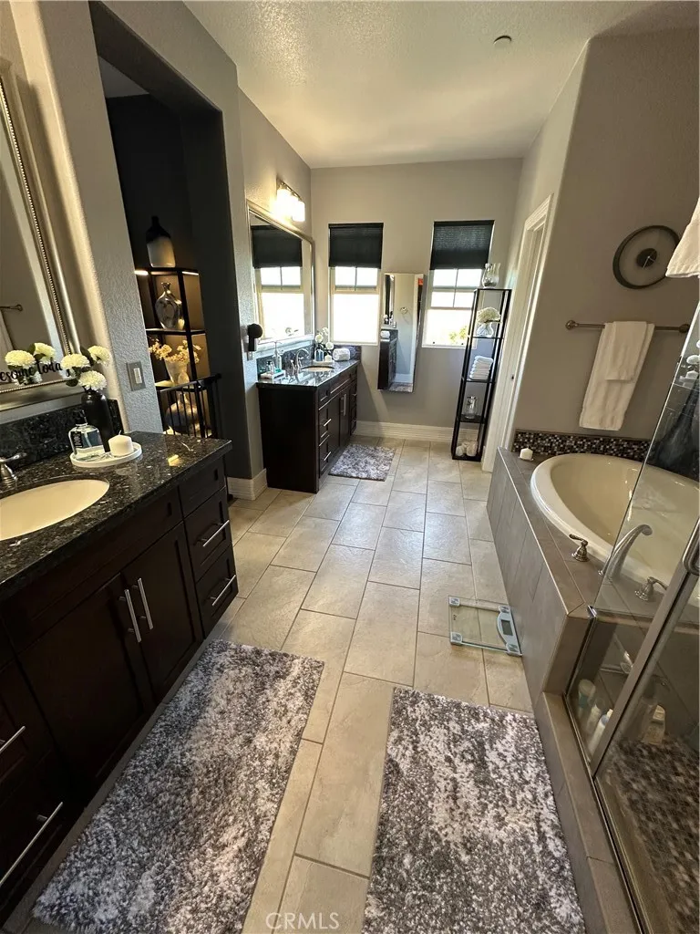 https://cdn.realtyfeed.com/cdn/127/306729053/b9fd0b5964f885439f8be7175250a816.webp