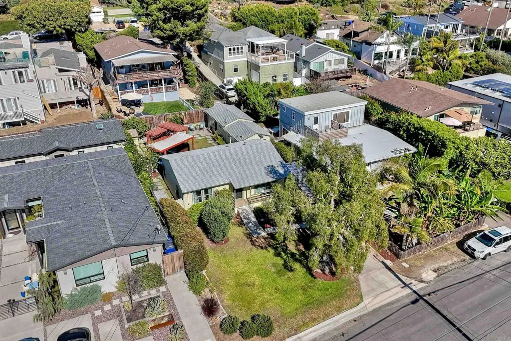 https://cdn.realtyfeed.com/cdn/127/306729115/78757969c0308090e23a1ce61c92a1c1.webp
