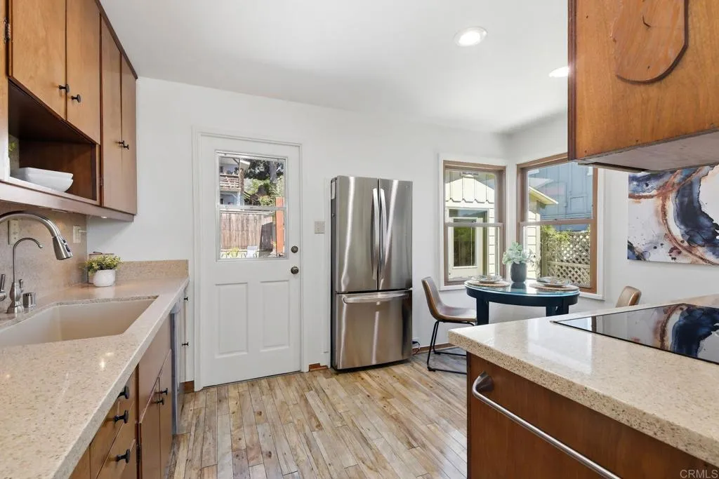 https://cdn.realtyfeed.com/cdn/127/306729115/c8d9afbdd9fb1dbc5b833496fdbfb242.webp