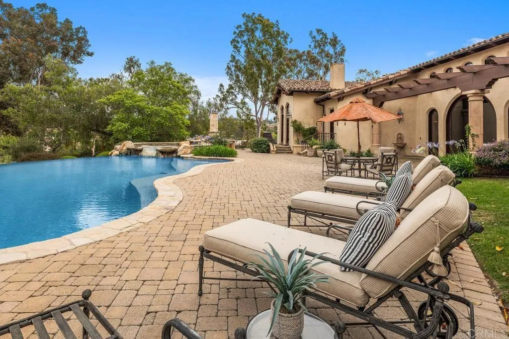 https://cdn.realtyfeed.com/cdn/127/306729124/8ec33250165c21afa47d44a06e6d77cc.webp