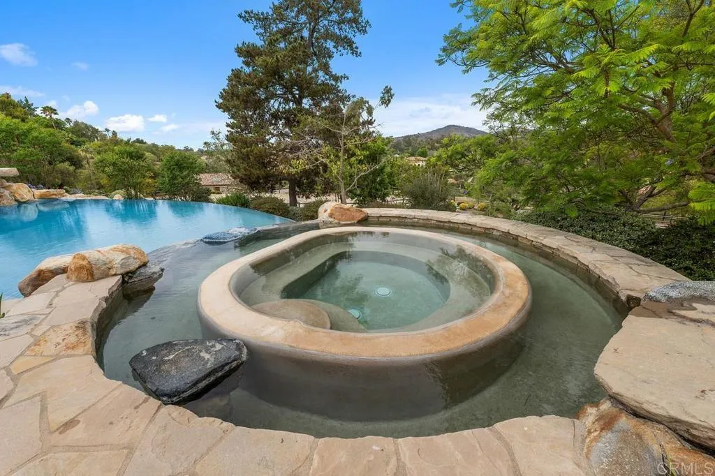 https://cdn.realtyfeed.com/cdn/127/306729124/94f3fd299bdb51f1dd025e7cd58034fe.webp