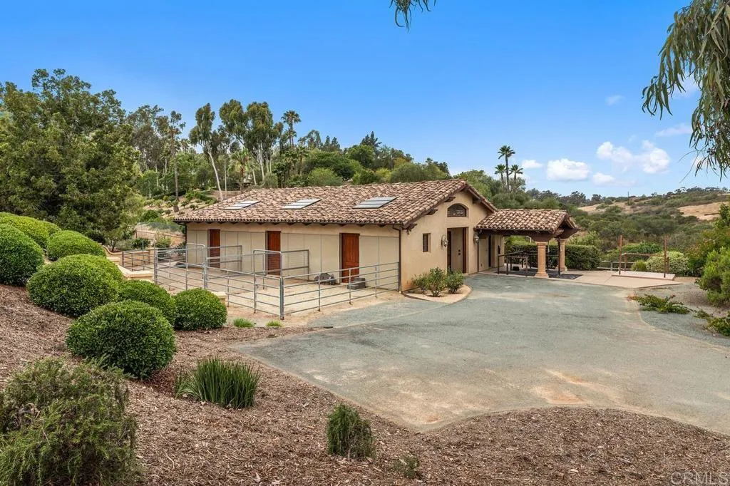 https://cdn.realtyfeed.com/cdn/127/306729124/cb8b6e96ea21618524cd869ad46dbd4b.webp