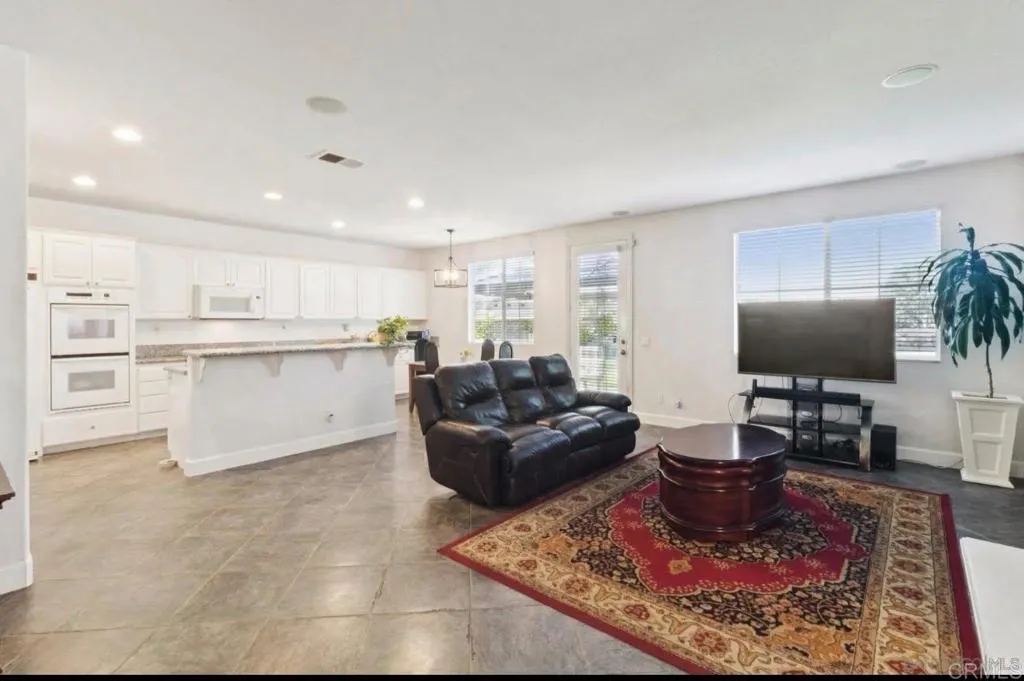 https://cdn.realtyfeed.com/cdn/127/306729146/10419a4fb7617018bb3619dbdd1b23f8.webp
