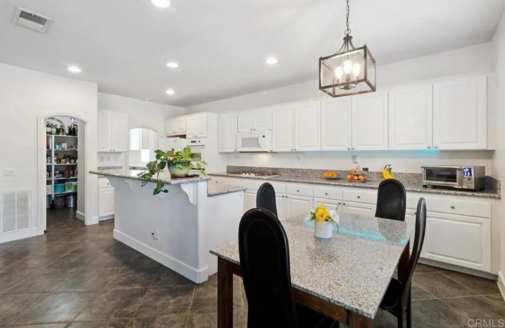 https://cdn.realtyfeed.com/cdn/127/306729146/c07015251f696dda4db8d4358be8c858.webp