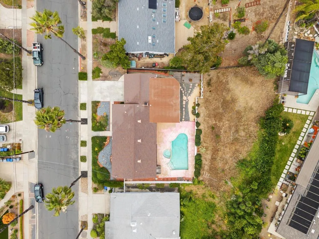 https://cdn.realtyfeed.com/cdn/127/306729147/586f30b4713b869ac92f1db7f4bbba59.webp