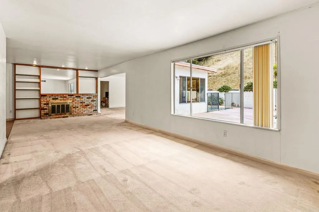 https://cdn.realtyfeed.com/cdn/127/306729147/5b779abfdfc27538e17398e524a53a0d.webp