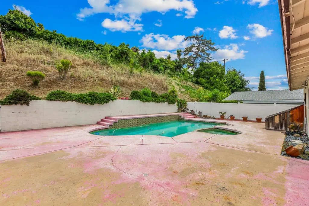 https://cdn.realtyfeed.com/cdn/127/306729147/7be06b23f0f7ae13803b4be4e115c689.webp