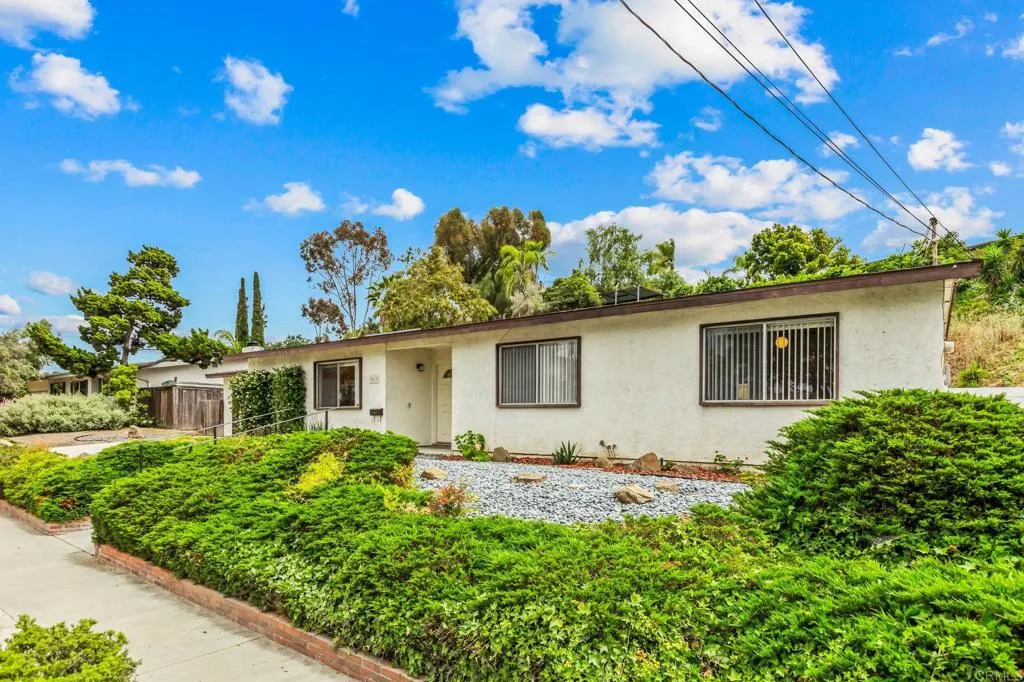 https://cdn.realtyfeed.com/cdn/127/306729147/840dc08b71ca15caa84981dff380f508.webp