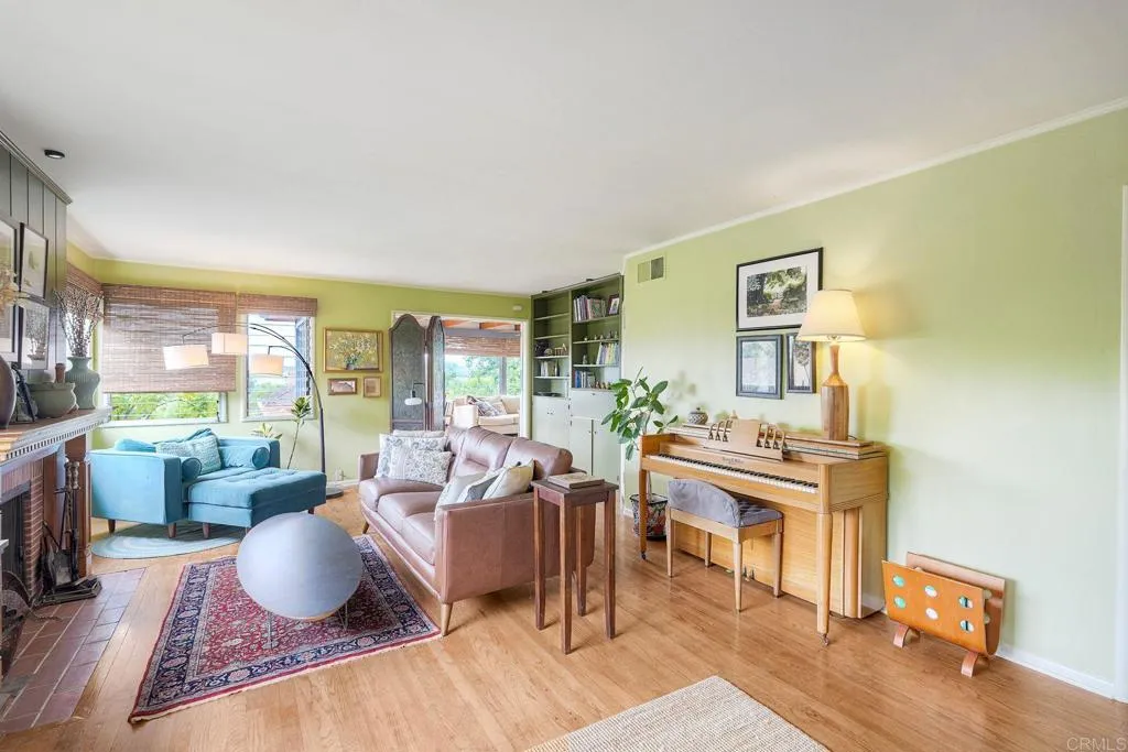 https://cdn.realtyfeed.com/cdn/127/306729156/de799f7962593c3f34638af98b0653f4.webp