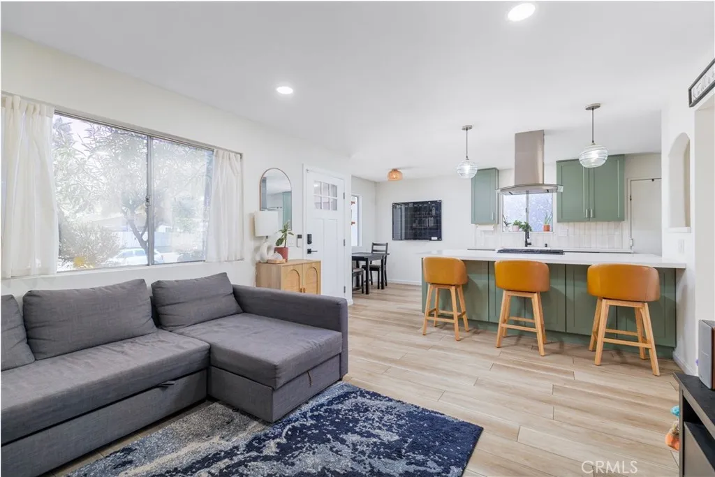 https://cdn.realtyfeed.com/cdn/127/306729169/041afee23c6f0a87fa858281cc23d10d.webp
