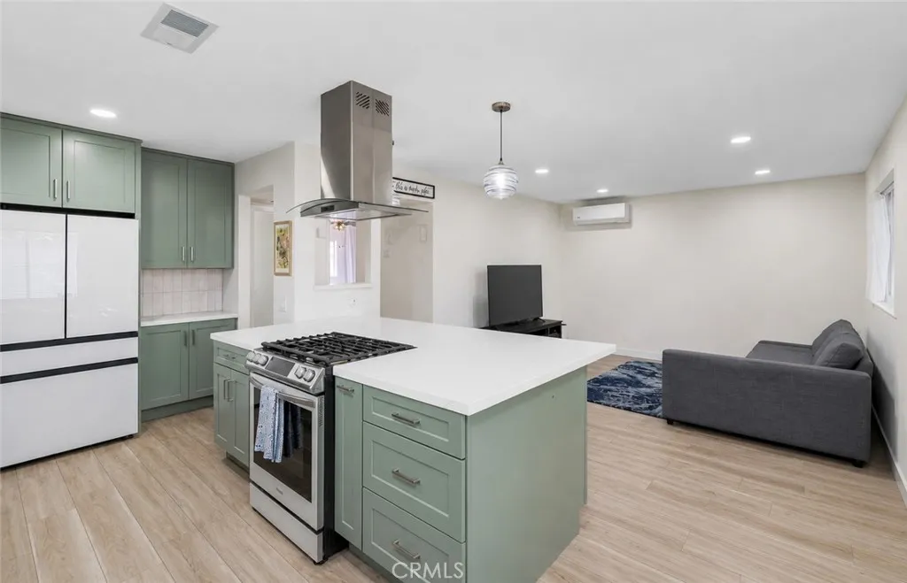 https://cdn.realtyfeed.com/cdn/127/306729169/9257353ad332a39bb977bd5de2515538.webp